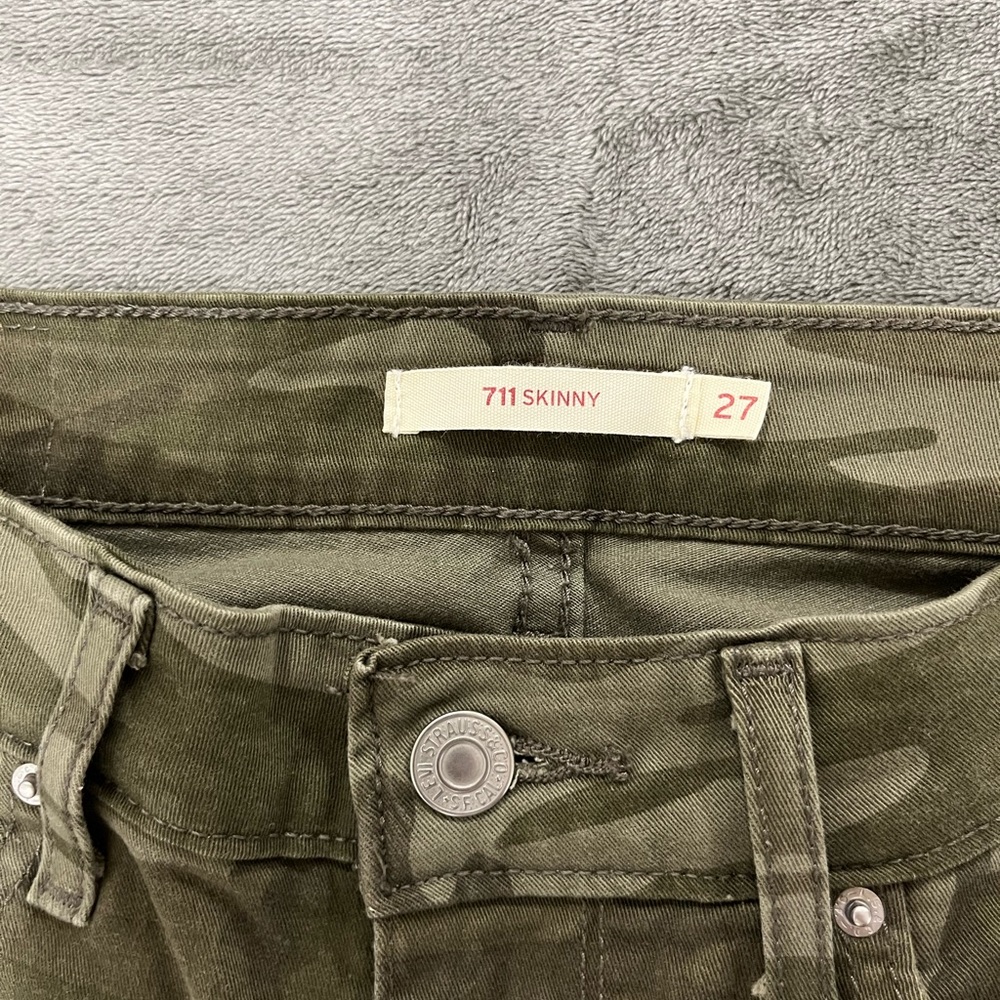 Levi’s 711 skinny 27